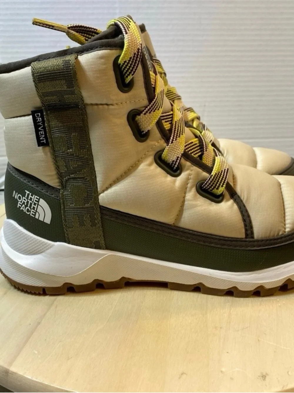 Women’s The North Face ThermoBall Eco Faux Fur Waterproof Winter Boots Size 10